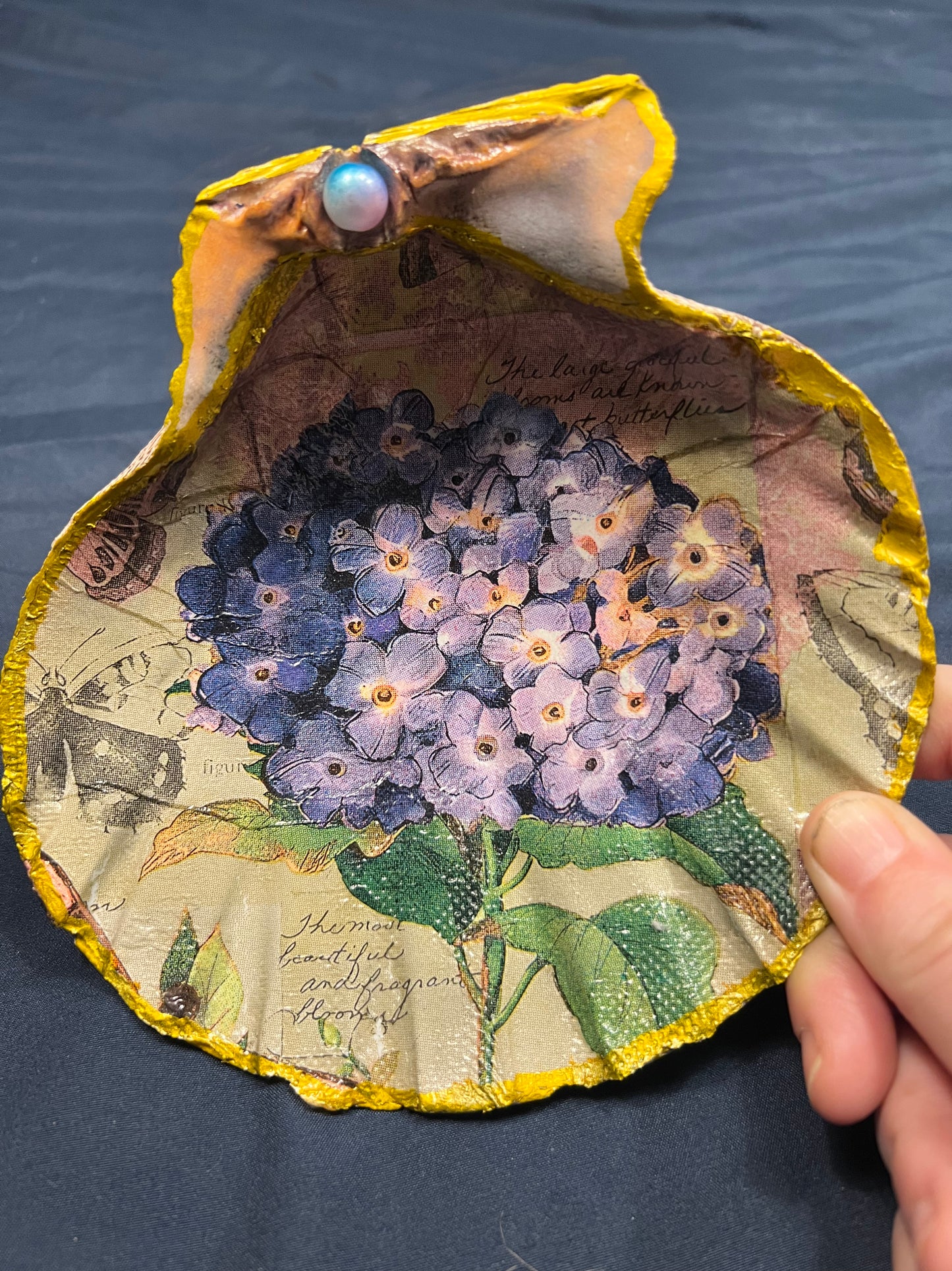 Hydrangea ring holder